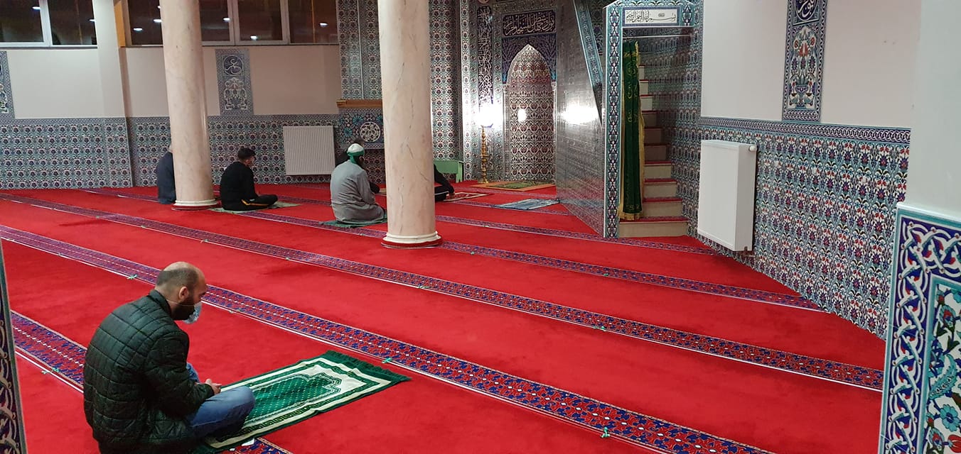 مسجد ومركز نامور الإسلامي التركي — صورة 1