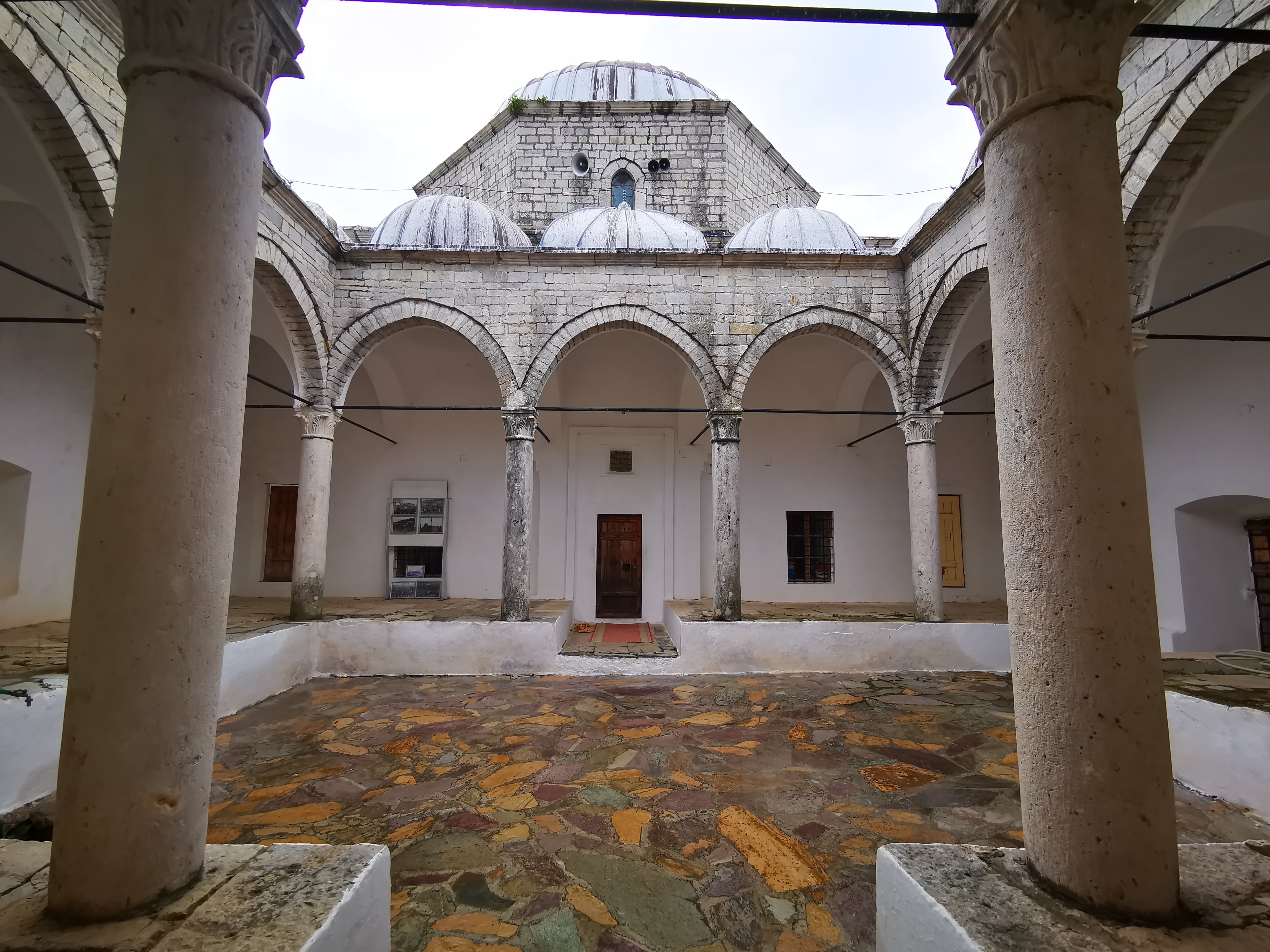 Xhamia e Plumbit — صورة 2